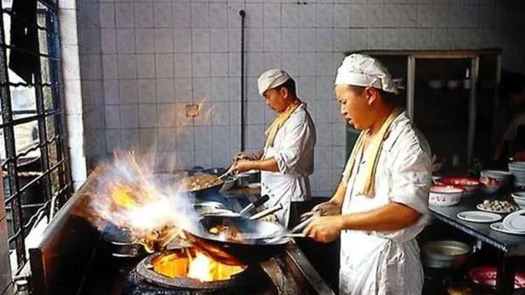 嘴里都掉进了嘴里